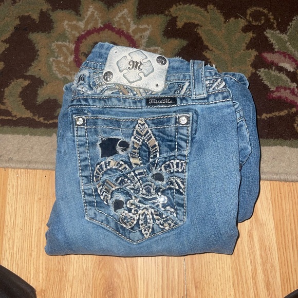 Size 31 Miss Me Jeans - Picture 2 of 3